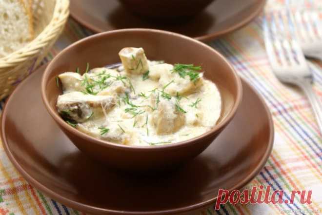 Шампиньоны со сметаной Шампиньоны со сметаной, это самый простой способ приготовить и отведать вкусные грибочки со сметаной.
