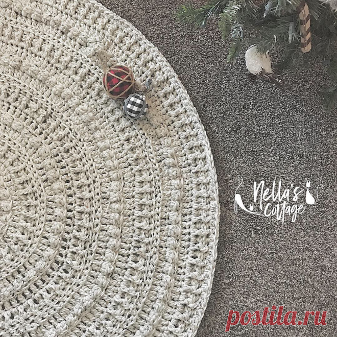 Crochet Pattern - Crochet Tree Skirt - Tree Skirt Pattern - Amara Tree Skirt - Crochet - Pattern - Crocheted Patterns - Christmas Patterns *** THIS LISTING IS FOR THE PDF DOWNLOAD PATTERN FOR THIS ITEM -  NOT FOR THE COMPLETED ITEM***Pattern Includes:* Written Instructions* Pictures where necessary* Tree skirt is made with a 12MM hook and 3 strands of 4 weight yarn. I used 10 skeins of 260 yard skeins. * Finished size of tree skirt is