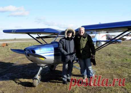 Летчик-испытатель Толбоев у самолета Д-28.