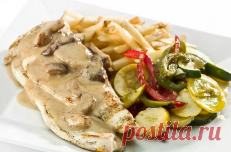 Сливочно-грибной соус для курицы и птицы Этот сливочно-грибной соус можно подавать к блюдам из курицы и птицы, а также к телятине и макаронам или клецкам. Его готовят, добавляя обжаренные гри