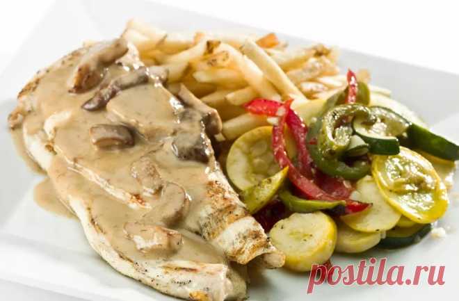 Сливочно-грибной соус для курицы и птицы Этот сливочно-грибной соус можно подавать к блюдам из курицы и птицы, а также к телятине и макаронам или клецкам. Его готовят, добавляя обжаренные гри