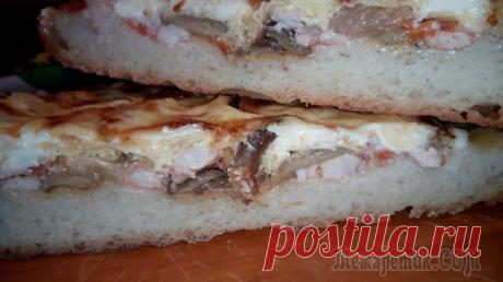 Пирог-пицца с лесными грибами и куриным мясом