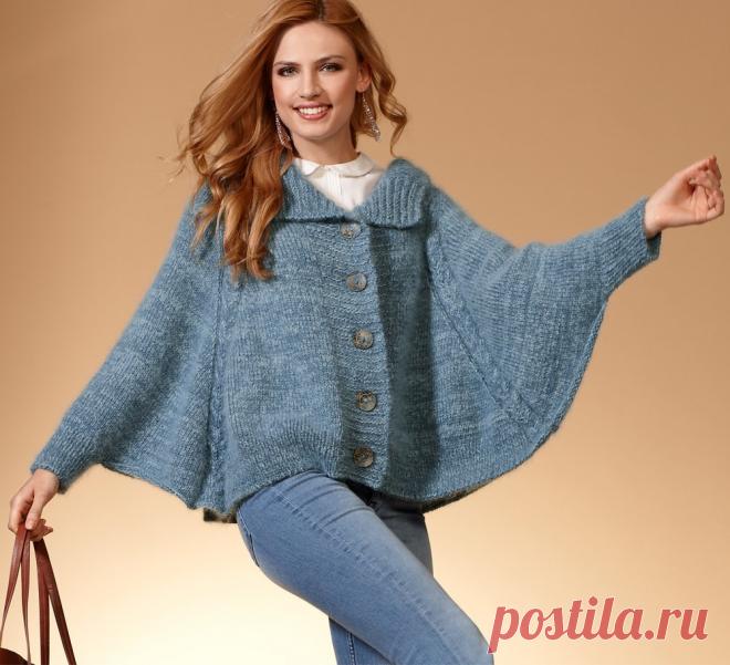 ​Кейп с отложным воротником Женственный и элегантный кейп с отложным воротником и застежкой на пуговицы. Тонкая деталь — косы, отделяющие линию рукава от спинки и полочек. Нравится публикация и хотите видеть описания кейпов почаще? Дайте нам знать!