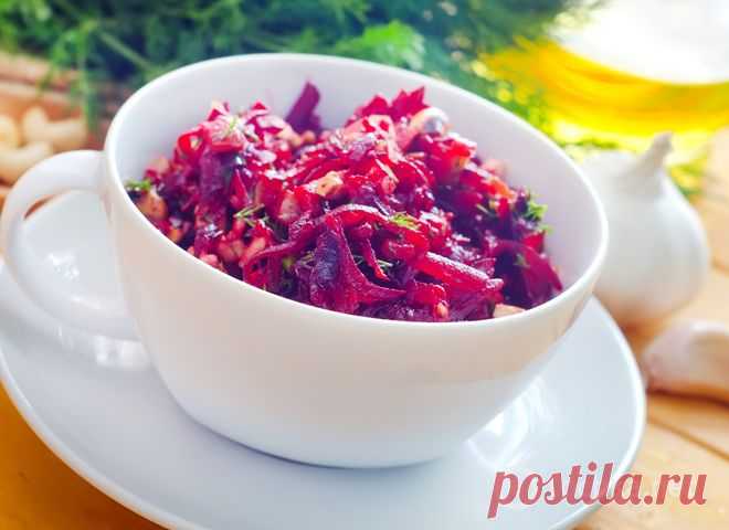 Салат из свеклы: рецепт с черносливом и орехами