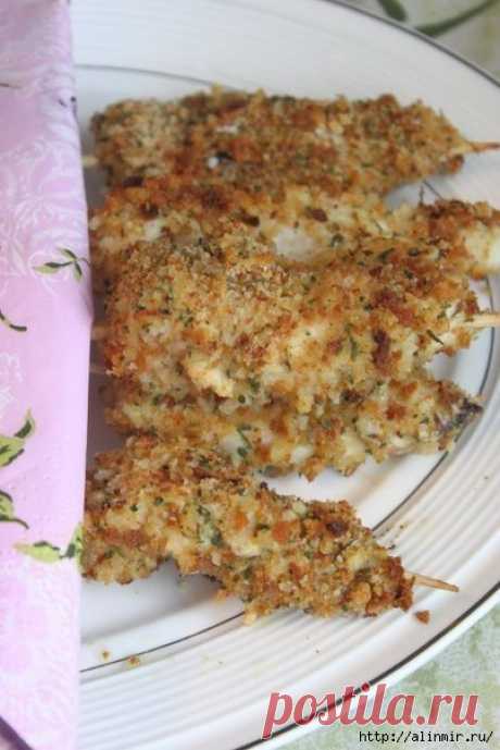 Необычная курица на шпажках.