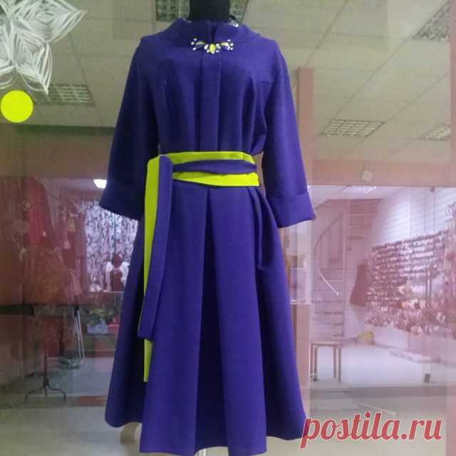 Глубокий синий цвет, пояс кушак, который выгодно подчеркнет вашу талию. Встретим весну во всеоружии!