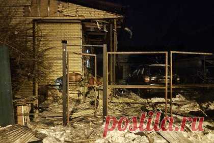 Дрон-камикадзе ВСУ сбросил взрывное устройство на российское село. Российское село Антоновка в Грайворонском городском округе Белгородской области подверглось атаке Вооруженных сил Украины (ВСУ). Противник сбросил взрывное устройство с дрона-камикадзе на частный жилой дом, об этом сообщил губернатор региона Вячеслав Гладков. На месте происшествия работают оперативные службы.
