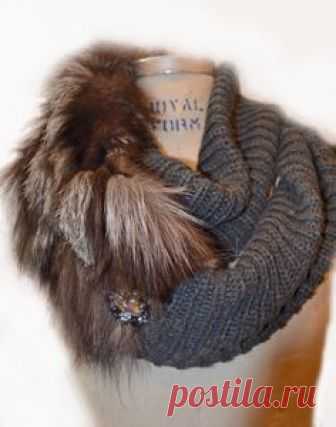Gray knit infinity scarf with a fur twist от NeveenMdesigns