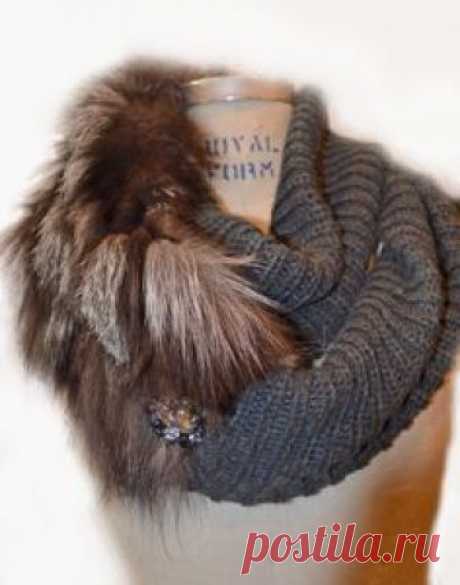 Gray knit infinity scarf with a fur twist от NeveenMdesigns