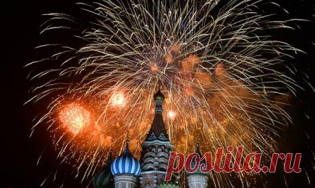 Фотогалерея: Праздничный салют в Москве в честь 70-летия Победы - Новости Mail.Ru