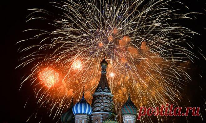 Фотогалерея: Праздничный салют в Москве в честь 70-летия Победы - Новости Mail.Ru