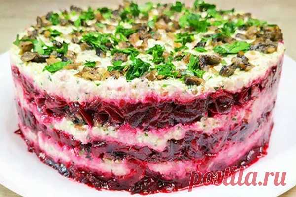 Пострясающий пикантный салат - КУХНЯ МИРА 
 
 
 
 Замечательный слоеный свекольный салат с добавлением, чернослива, грецких орехов, свежих грибов Ингредиенты: отварной свеклы — 700 гр. чернослив — 100 гр. майонеза — 2 ст.л. + 4 ст.л. брынза — 200 гр. 1 пучок — петрушки грецкие орехи — 90 гр. чеснок — 4 зубчика свежие грибы — 140 гр. лук […]
