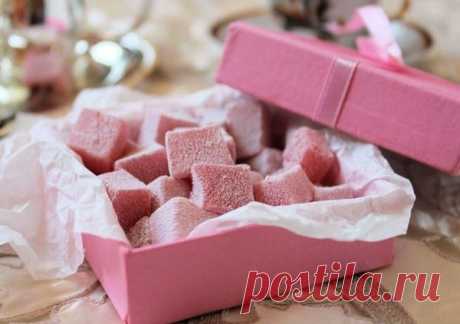 АППЕТИТНЫЙ КЛУБНИЧНЫЙ “РАХАТ-ЛУКУМ”