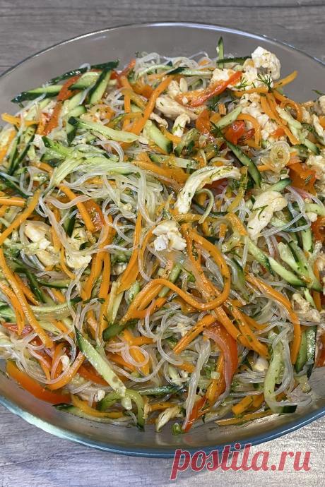 Салат с фунчозой и курицей