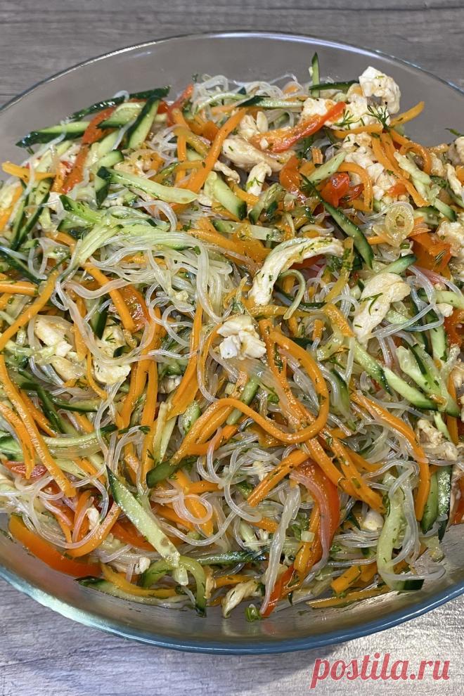 Салат с фунчозой и курицей