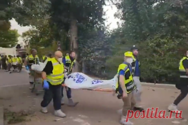 В кибуце Беэри обнаружили тела еще 100 погибших после резни израильтян. По сообщениям спасателей, бойцы ХАМАС нападали на мирных жителей.