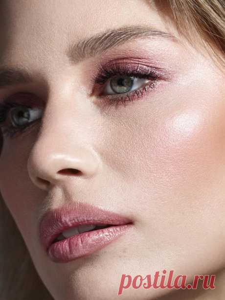 Видеоэкскурсия: 3 туши YSL Beauty
Казалось бы, все умеют красить ресницы. Но не все знают, как добиться максимального результата. Визажист YSL Beauty Екатерина Гончарова объясняет, для чего нужны разные щеточки и как найти свою идеальную тушь. Подборка от редакции 1. Тушь с эффектом объема Mascara Volume Effet Faux Cils Radical, YSL Beauty.2. Тушь для ресниц с эффектом подкручивания и объема […]
Читай дальше на сайте. Жми подробнее ➡