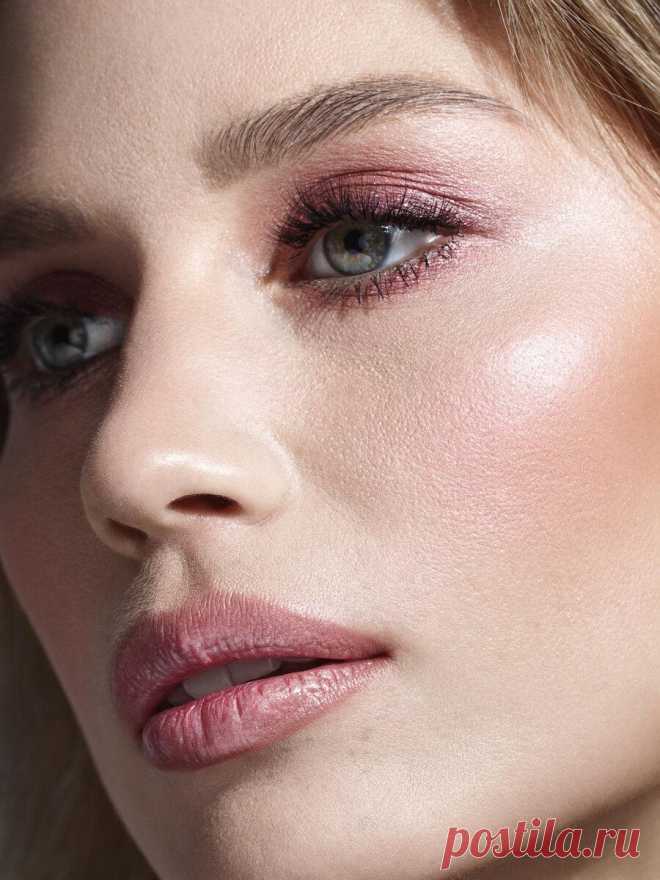 Видеоэкскурсия: 3 туши YSL Beauty
Казалось бы, все умеют красить ресницы. Но не все знают, как добиться максимального результата. Визажист YSL Beauty Екатерина Гончарова объясняет, для чего нужны разные щеточки и как найти свою идеальную тушь. Подборка от редакции 1. Тушь с эффектом объема Mascara Volume Effet Faux Cils Radical, YSL Beauty.2. Тушь для ресниц с эффектом подкручивания и объема […]
Читай дальше на сайте. Жми подробнее ➡