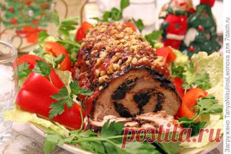 Рулет закусочный из свинины с орехами и черносливом