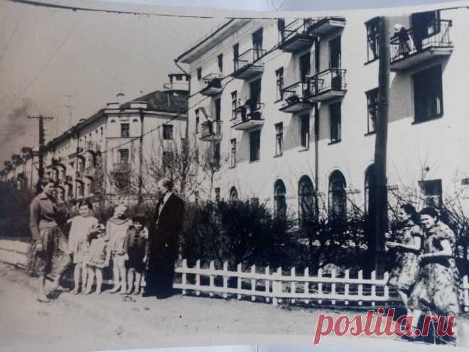 Ул. Московская. 1960-е гг., примерно 1961 г. Поделилась Любовь Русина.
Снимок фотографа-любителя, врача Сафронова Аркадия Поликарповича