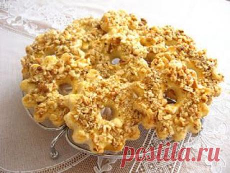 СЕЛЕДОЧНОЕ КАНАПЕ! Ингредиенты: жмите на фото: Песочные кольца с орехами
