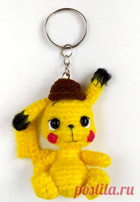 PDF Пикачу крючком. FREE crochet pattern; Аmigurumi toy patterns. Амигуруми схемы и описания на русском. Вязаные игрушки и поделки своими руками #amimore - маленький брелок в виде покемона Пикачу, популярный персонаж аниме.