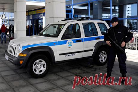 Раскрыта судьба напавшей с ножом на россиянку на Кипре украинки. Полиция Кипра отпустила на свободу гражданку Украины, которая напала с ножом на россиянку, отмечавшую День российского флага в Ларнаке. Как подтвердили изданию в полиции Ларнаки, правоохранительные органы зарегистрировали происшествие, женщину освободили до суда. Суд над гражданкой Украины назначен на 19 сентября.