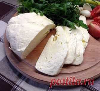 Свежая и нежная, солененькая брынза, приготовленная своими руками 


Бомба, а не рецепт!









Ингредиенты:
Молоко — 3 литра.Соль — 1 ст. л.Уксус — 3 ст. л.
Приготовление:
 
Ставим молоко на огонь. Как закипит, добавляем уксус и соль. Постоянно помешивая, держим …