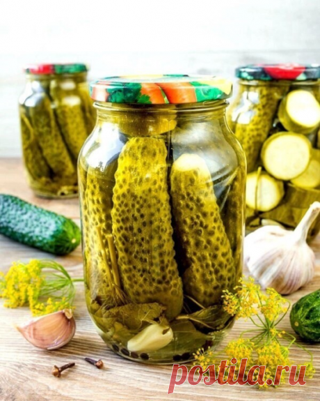 ​​«Детские» маринованные огурчики. Без уксуса!

Маринад: (на 3-л банку)
- 2 ст. л. соли;
- 5 ст. л. сахара;
- 1,5 ч. л. лимонной кислоты.
Приготовление:
1. На дно банки (я брала литровые) укладываем: зонтик укропа, листик хрена, 2 зубчика чеснока, 2-3 горошины черного перца, 2 листика смородины и лавровый листик.
2. Закладываем плотненько огурцами. Заливаем в первый раз огурцы кипятком и оставляем на 10 минут постоять, сливаем воду в раковину.
3. Заливаем огурцы во второй ...