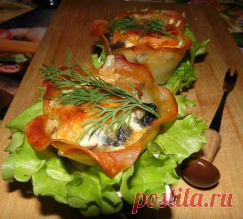 Картофельные корзиночки с мясом и грибами