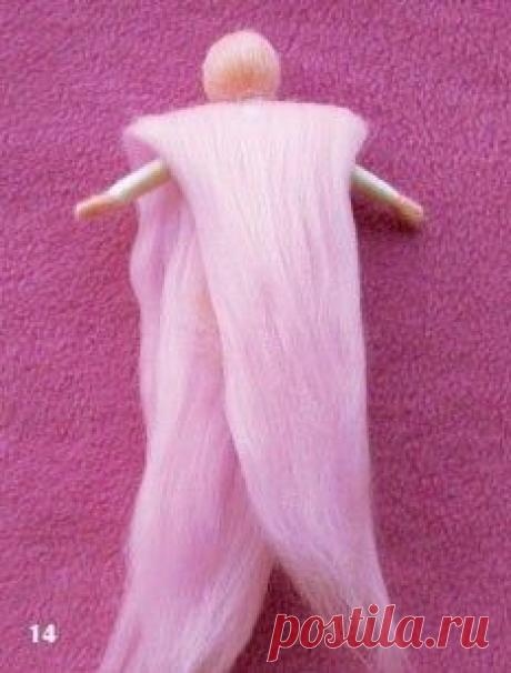 How to Make a Magic Wool Autumn Fairy: This gorgeous autumn fairy would make a perfect addition to any autumnal celebration - why not add to your Thanksgiving centrepiece? If you've never tried…