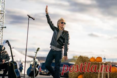 Знаменитый рок-музыкант избавится от жилья в Нью-Йорке. Основатель и вокалист знаменитой американской рок-группы Bon Jovi Джон Бон Джови решил избавиться от своего жилья в Нью-Йорке. Представители артиста отказались от комментариев, сообщает Mansion Global со ссылкой на источники. Он попросил за объект 22 миллиона долларов (более 1,6 миллиарда рублей).