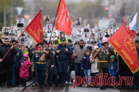 Акция &quot;Бессмертный полк&quot; в Екатеринбурге  © Донат Сорокин/ТАСС  | ТАСС: Общество - Живая память: акция &quot;Бессмертный полк&quot; в городах мира