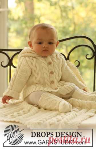 Вязание для малышей комплекта спицами из DROPS 17, модель 2 Вязание для малышей из журнала DROPS 17, перевод описания и схем на русском языке. Комплект для малышей состоит из жакета, носочков и одеяльца, и вяжется спицами узором с косами по схеме.