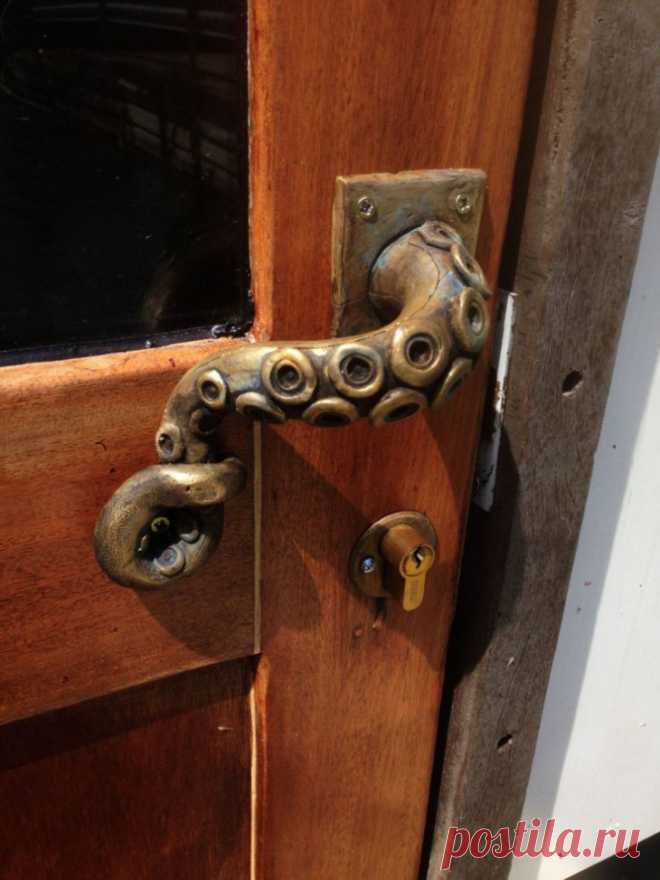 Дверная ручка - тентакль. Антикварный арт-объект. 