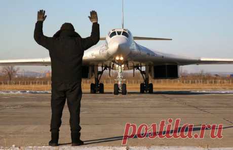 Стратегический бомбардировщик Ту-160 © ИТАР-ТАСС/Дмитрий Рогулин