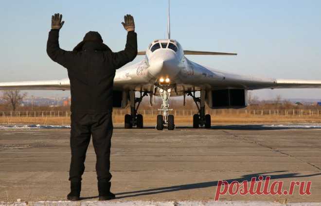Стратегический бомбардировщик Ту-160 © ИТАР-ТАСС/Дмитрий Рогулин