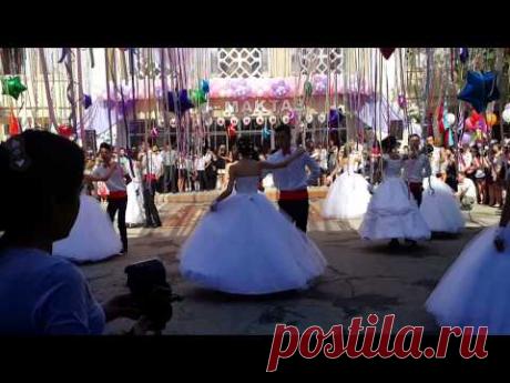 Нереально красивый школьный вальс