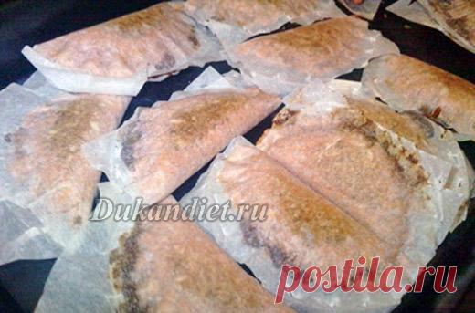 Пирожки с джемом | Диета Дюкана

Пирожки получаются хрустящие. Начинку можно варьировать по своему желанию. И очень удобно брать с собой!

2 ст. л. овсяных отрубей,
1 ст. л. пшеничных отрубей,
1 ст. л. смеси для пудинга со вкусом клубники,
сах.зам. (я взяла 8 измельченных табл.),
1 ч. л. разрыхлителя,
0,5 ч. л. клубничного ароматизатора (если у вас обычный не клубничный пудинг),
125 г сухого творога,
1 яичный желток.

Начинка: любая на ваш выбор