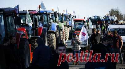 Во Франции протесты фермеров привели к перебоям в поставках в сети супермаркетов. Одна из крупнейших сетей супермаркетов во Франции Lidl столкнулась с проблемами поставок товаров в магазины из-за протестов фермеров. Читать далее