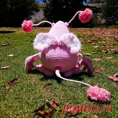 Back side of the Positive. These wings are so cute, aren't they? 😍
Positive will be available at @collab.freo 
#crochettiky_toys