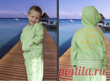 Детский спортивный костюм..