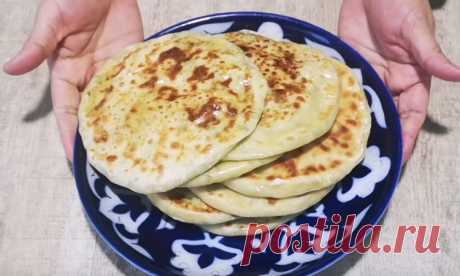 Лепешки как подушки: жарим с сыром и картошкой внутри
