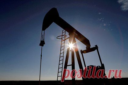 В США заявили о падении доходов России из-за потолка цен на нефть. Доходы России снижаются из-за ограничения цен на нефть западными странами. Об этом пишет Reuters со ссылкой на высокопоставленного представителя Минфина США. По его словам, несмотря на антироссийские санкции, у Европы на сегодняшний день достаточно запасов нефти и нефтепродуктов, в том числе из-за высоких температур.