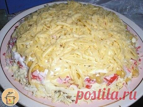 10 салатов с ГРИБАМИ!

1. Салат из куриного филе, свежих огурцов и консервированных шампиньонов

Ингредиенты:

-2-3 вареных куриных филе,
-3 вареных вкрутую яйца,
-2 свежих огурца,
-1 небольшая луковица,
-1 небольшая банка консервированных шампиньонов,
-100 г сыра, майонез

Приготовление:

Куриное филе, огурцы, луковицу порезать кубиками. Из шампиньонов слить воду, при необходимости — порезать. Сыр натереть на мелкой терке. Из яиц вынуть желтки, а белки порезать соломкой. ...