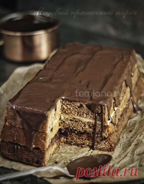 Пряничный пирог с черносливом, сметанным кремом и сливовым джемом | FEMIANA