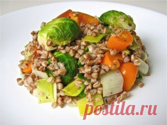 5 интересных фактов о пользе гречки У древних славян гречневая каша считалась пищей богатырей, а завезли её на Русь из Греции. Родиной же гречки считаются высокогорья Гималаев, где до сих пор растут её дикие виды.