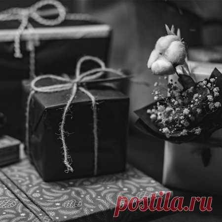 Что подарить? ЧТО подарить? ЧТО ПОДАРИТЬ?
Мужчинам на Новый год — мужу, сыну, внуку, брату, отцу, деду, другу семьи. Непростая задача, особенно если хочется чтобы подарок приносил радость.
Возможно подобрать подарки будет легче, если ответить себе на следующие вопросы:
сделать своими руками или купить,
для всех одинаковые или индивидуальные,
что хочется сказать подарком,
какие эмоции хочется вызвать,
съедобный или нет,
будут им пользоваться или отправят на полочку,
как был...