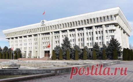 Президент Киргизии запретил вебкам. Президент Киргизии Садыр Жапаров подписал закон с поправками, которые предусматривают ответственность за «организацию и содействие проституции и разврату через интернет сети (вебкам-студии)».