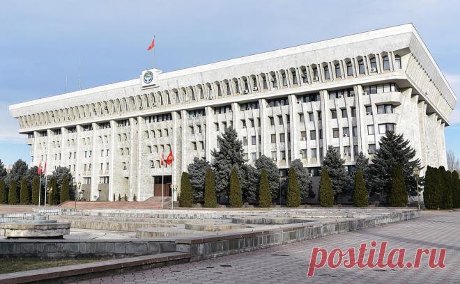 Президент Киргизии запретил вебкам. Президент Киргизии Садыр Жапаров подписал закон с поправками, которые предусматривают ответственность за «организацию и содействие проституции и разврату через интернет сети (вебкам-студии)».